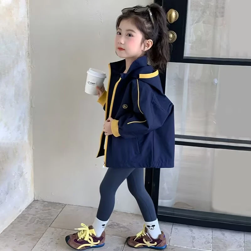 女宝宝秋季冲锋衣2025春秋新款网红炸街女童外套儿童秋装时尚上衣