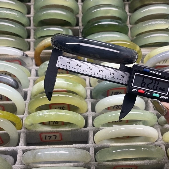 蛇纹石玉未镶嵌手镯177