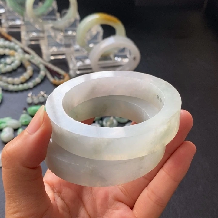 未镶嵌翡翠手镯定制翡翠