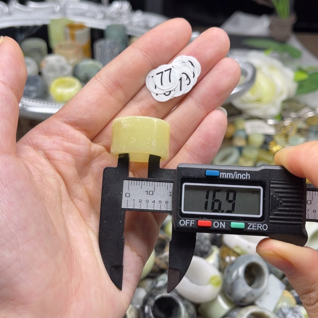 蛇纹石玉未镶嵌戒指
