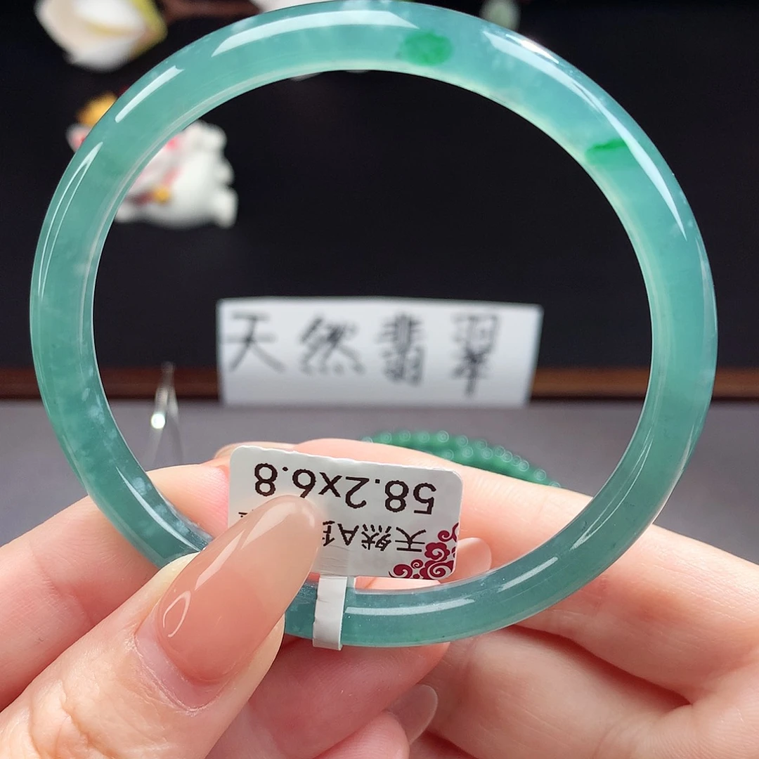 翡翠手镯（圆镯）未镶嵌