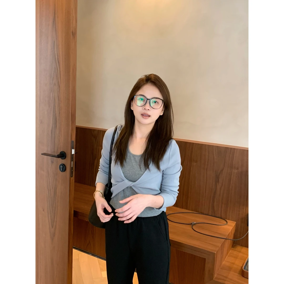 YO定制设计感假两件扭结撞色挂脖T恤春季韩系撞色显瘦长袖上衣