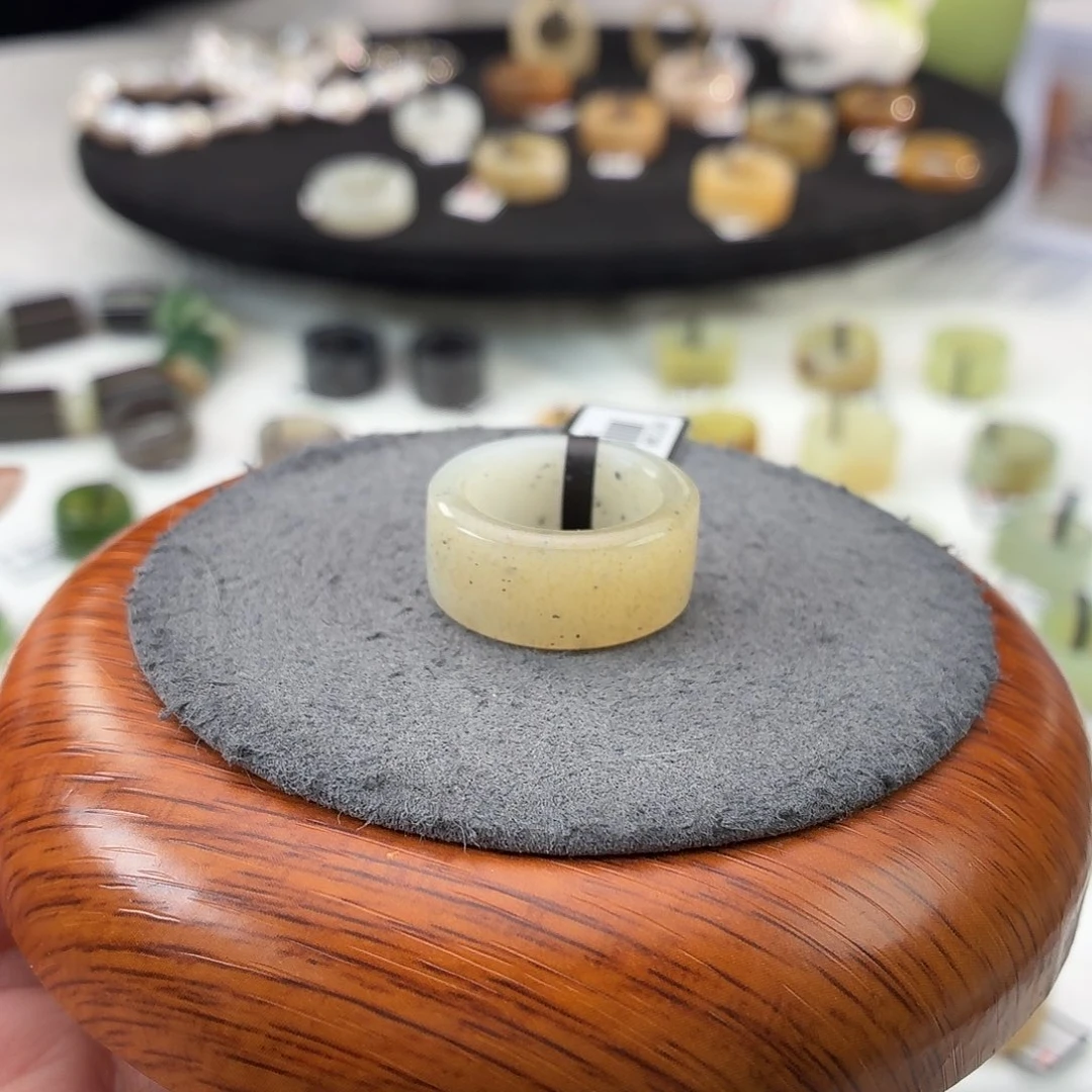 和田玉（糖玉）未镶嵌戒指b40糖点墨圆直切16.9