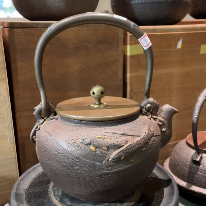 龟文堂年年有鱼壶