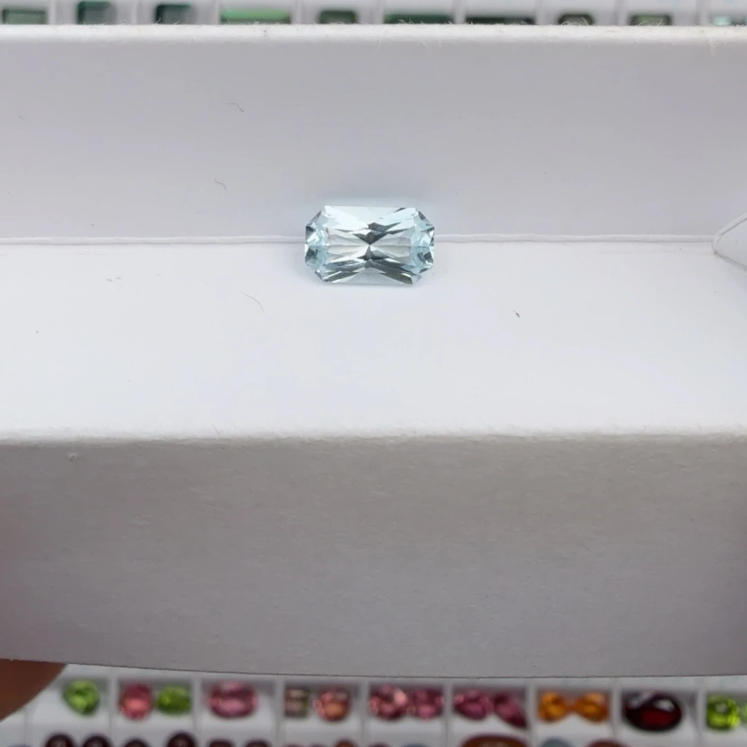 海蓝宝石裸石天然1.26克拉