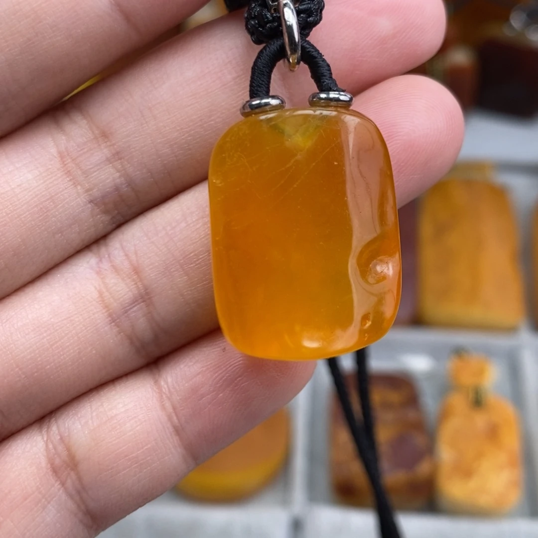 琥珀吊坠(赠链)未镶嵌