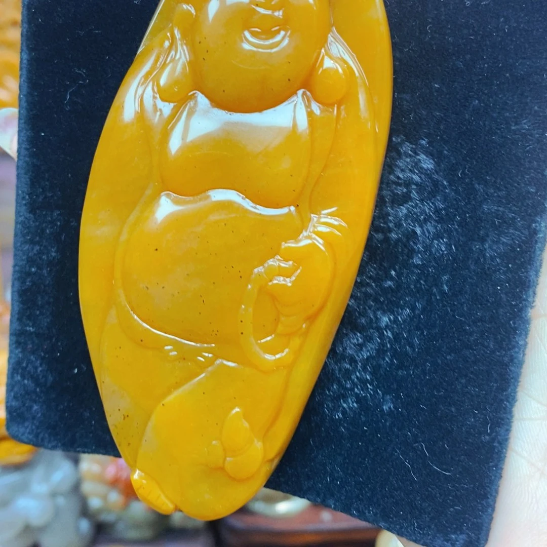 未镶嵌石英质玉（黄龙玉）颈饰