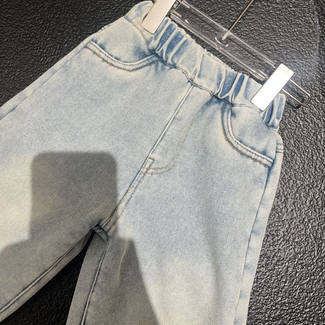 春秋款女童时尚浅色后兜贴布波点休闲牛仔裤