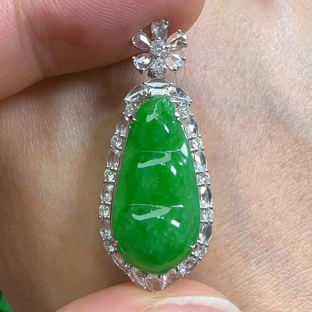 颈饰18K金镶嵌翡翠天然翡翠