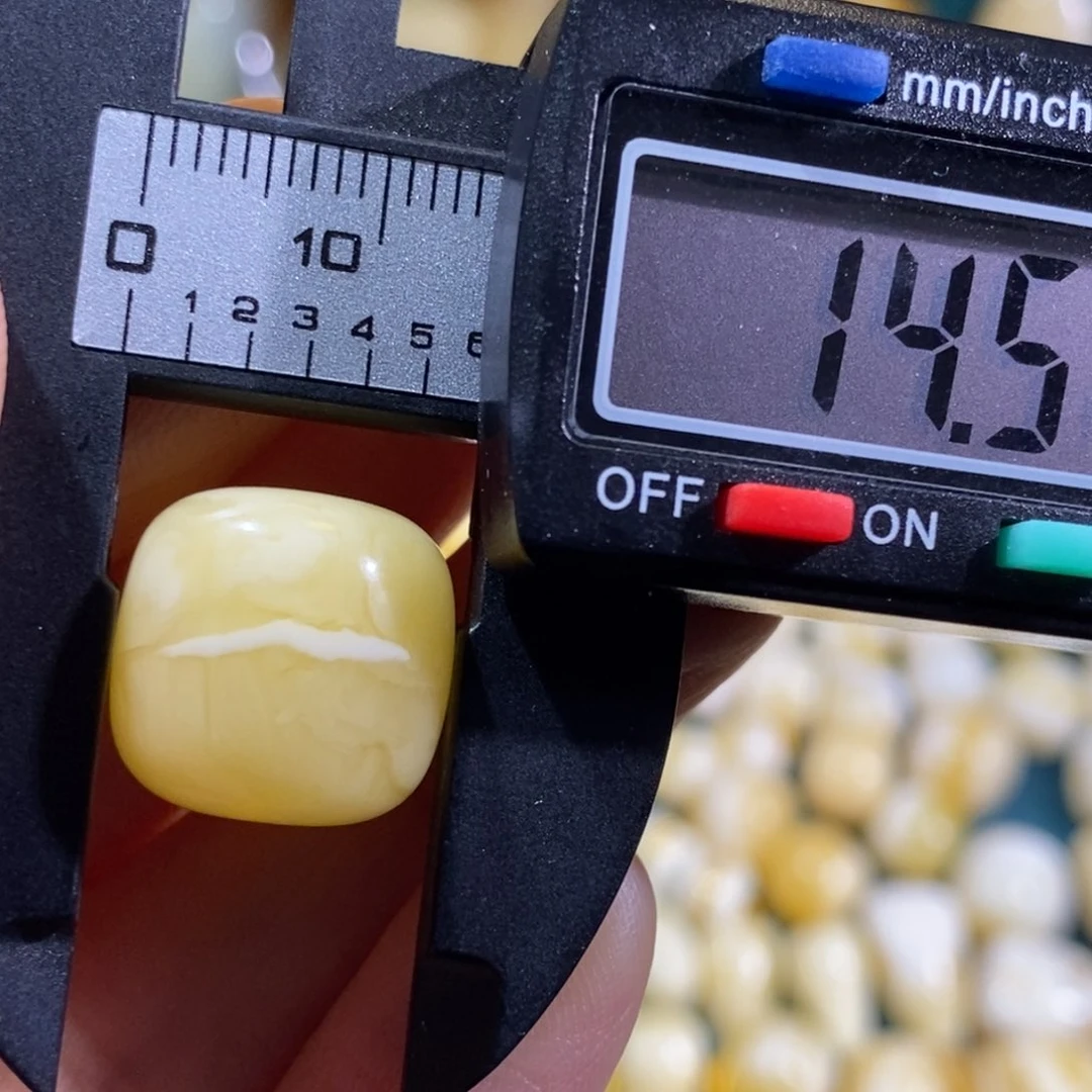 蜜蜡裸石未镶嵌配饰