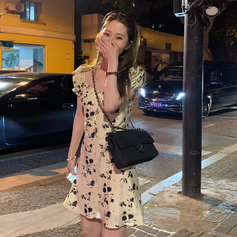 9932法式设计感小众碎花吊带连衣裙女2025新款收腰显瘦气质短裙子