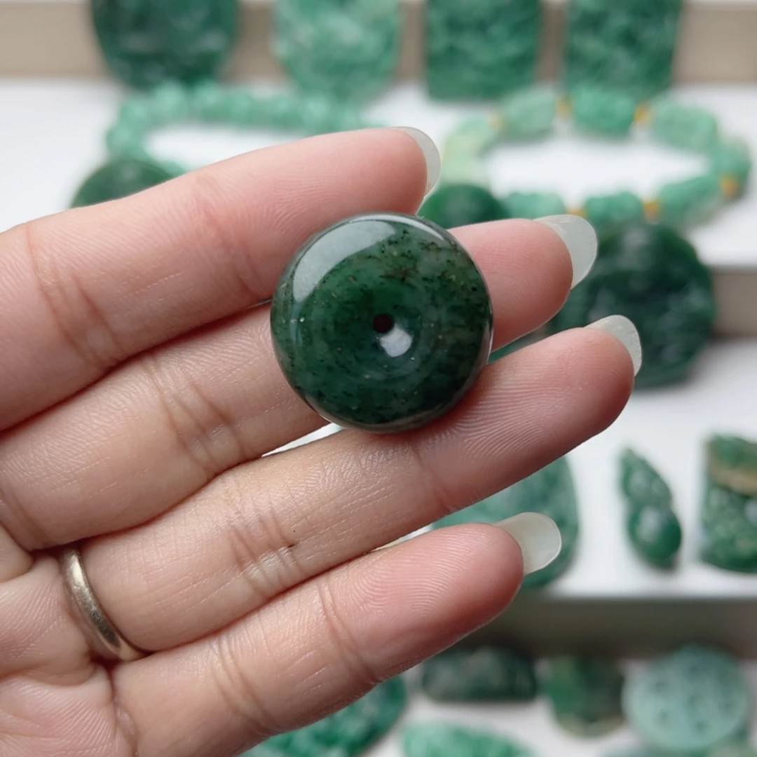 独山玉未镶嵌挂件