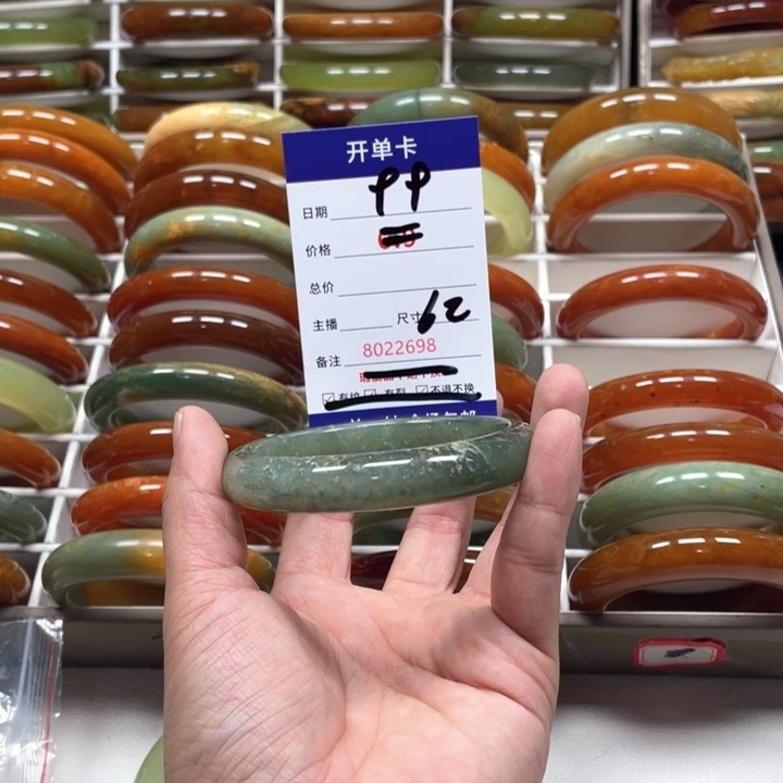 蛇纹石玉手镯未镶嵌妍***到