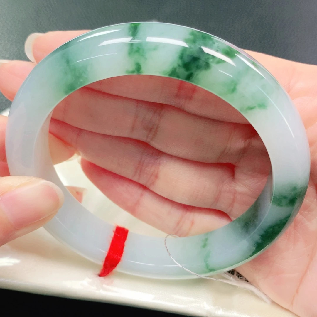 翡翠手镯未镶嵌60圈