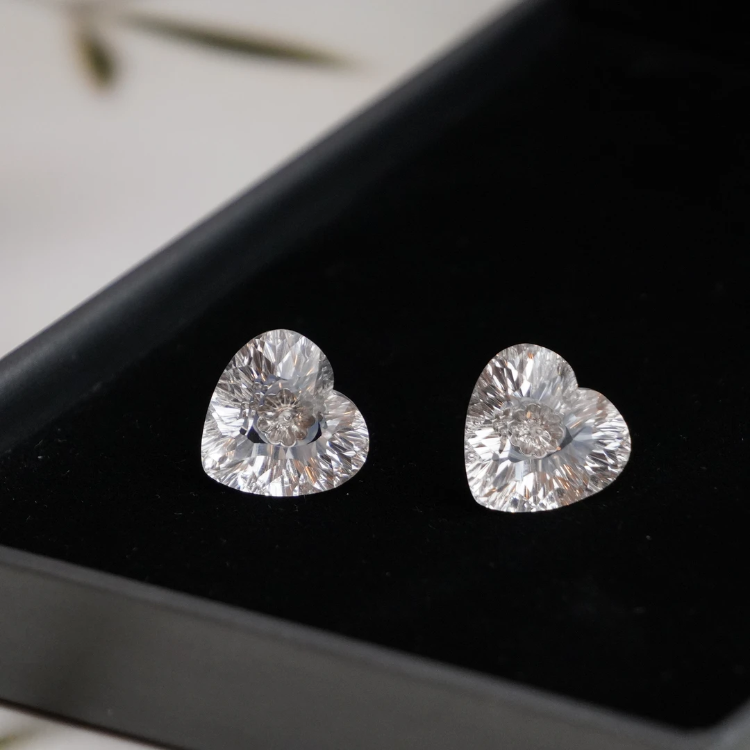 素雪·白水晶爱心18k金耳钉