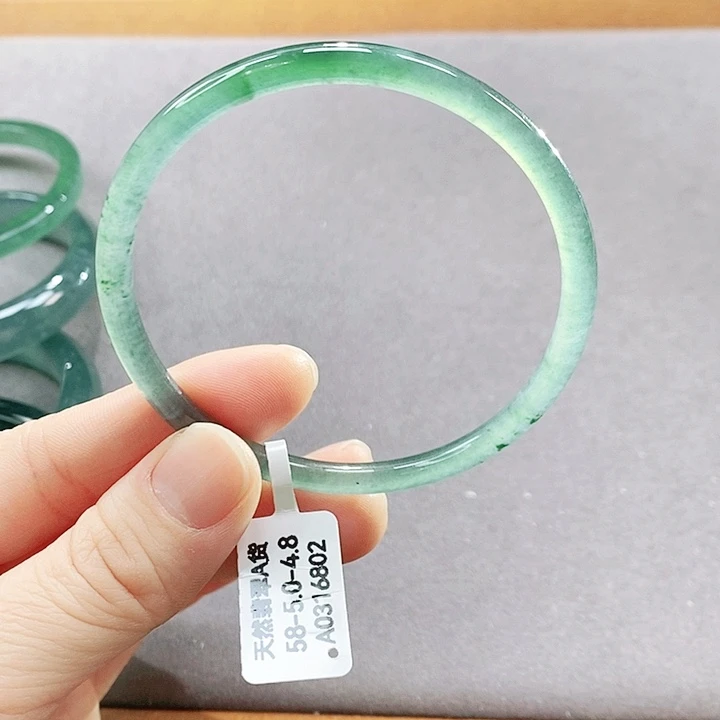 翡翠未镶嵌手镯（圆镯）