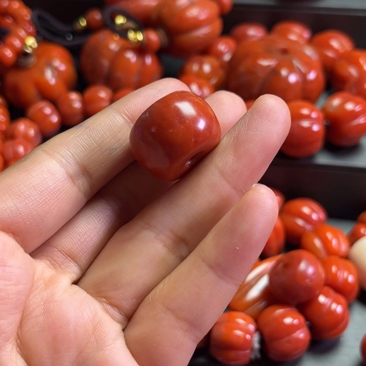 玻璃颈饰话*人琉璃……………