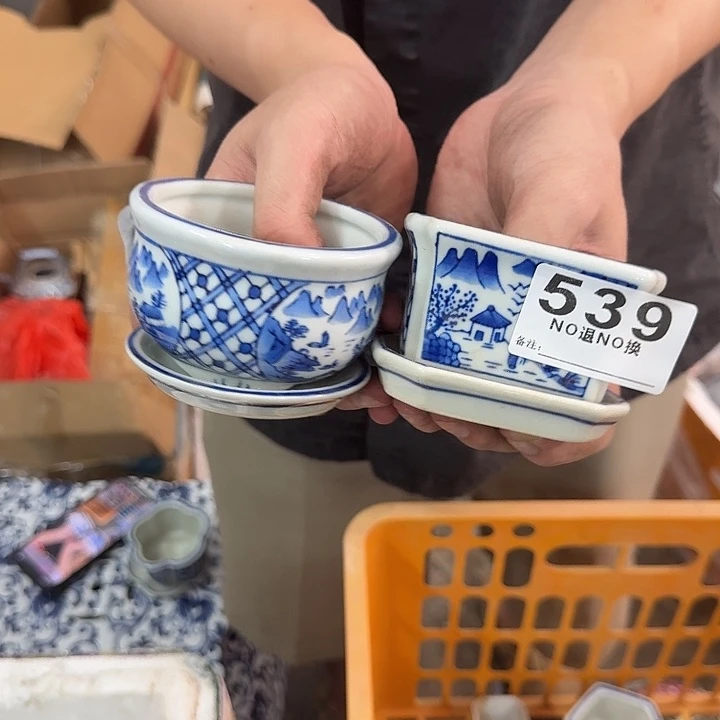 Z***)默认微瑕，介意勿拍。