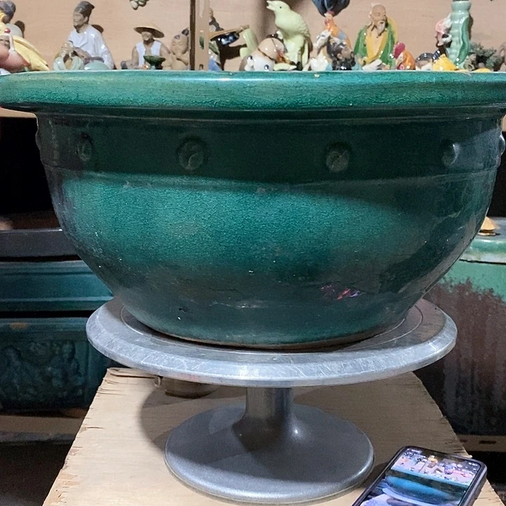 用****5石湾绿釉窑变带鼓钉圆盆