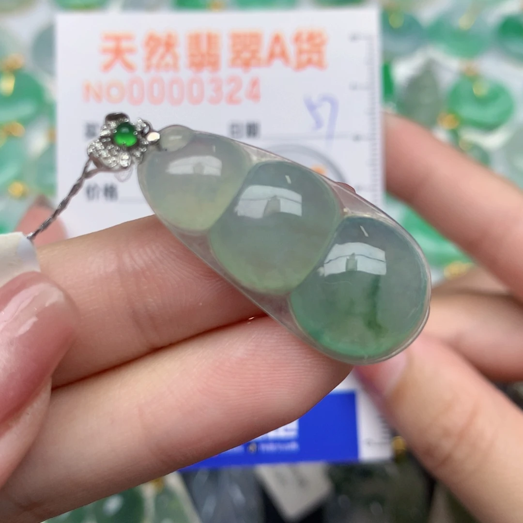 翡翠18K金镶嵌颈饰豆子