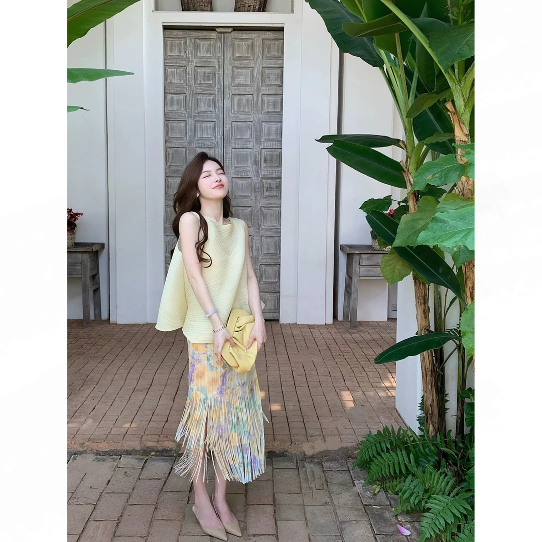 万千宠爱新色 显白优雅慵懒三宅无袖上衣褶皱流苏半身裙女