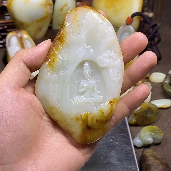 和田玉未镶嵌把件