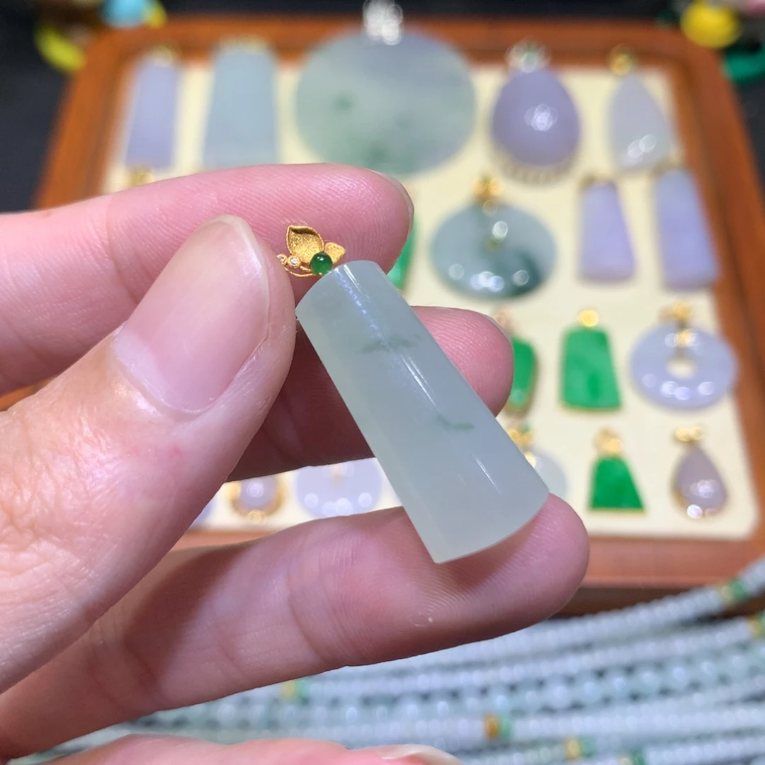 吊坠(不含链)18K金镶嵌翡翠