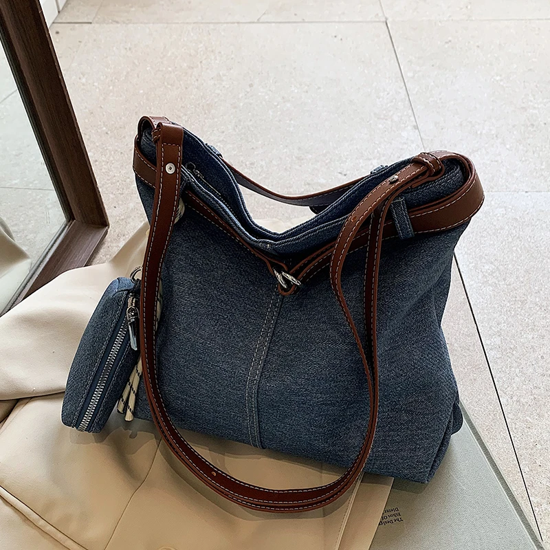 休闲大容量牛仔布包包女2025新款轻便百搭斜挎包通勤单肩包托特包