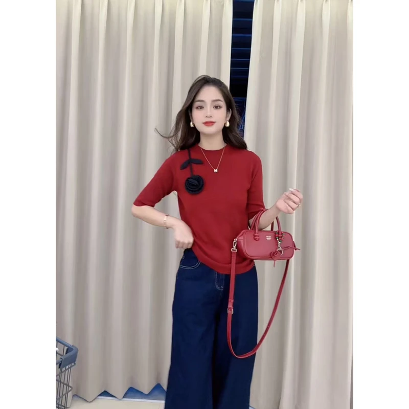 4416早秋法式领口花朵装饰常规款圆领中袖时尚显瘦休闲纯色女