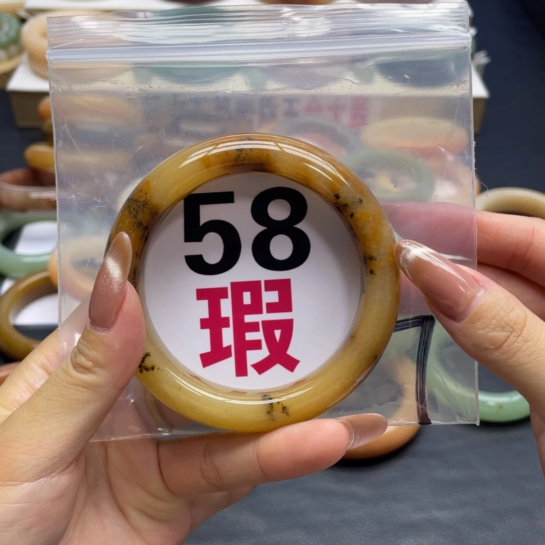 未镶嵌手镯石英质玉