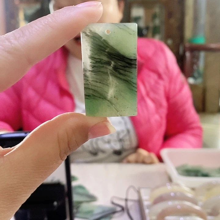 密玉（石英质玉）颈饰未镶嵌