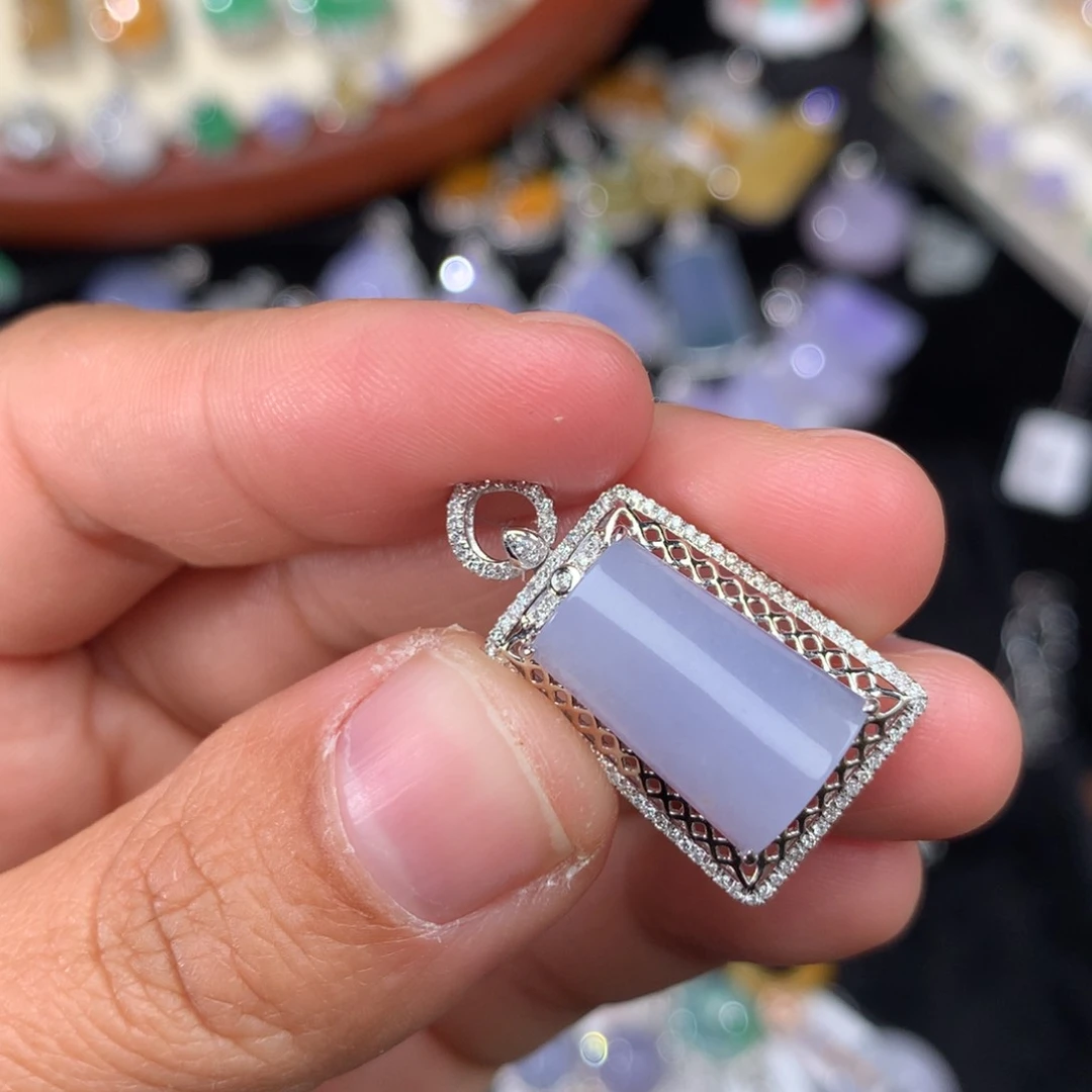 翡翠吊坠(不含链)18K金镶嵌