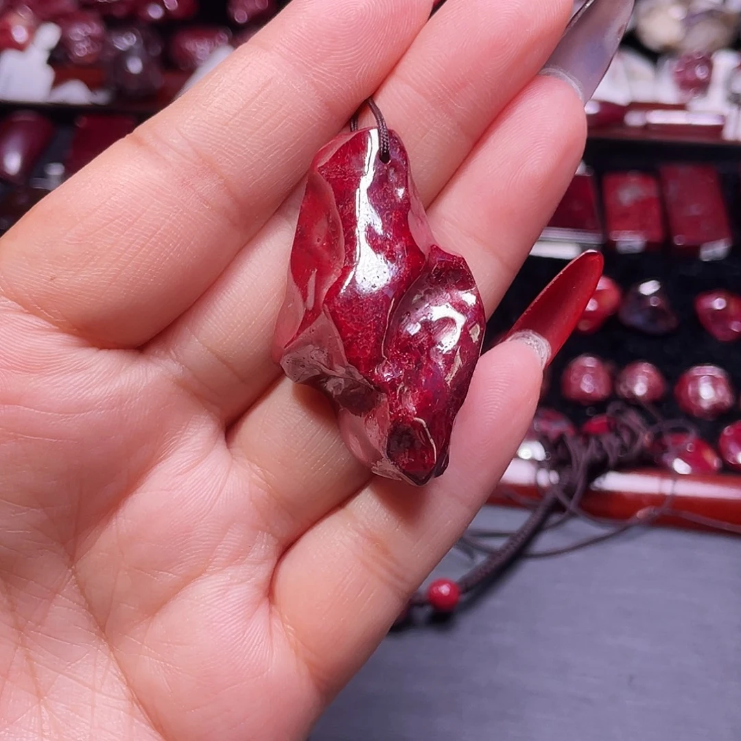 天然辰砂天然朱砂随行吊坠