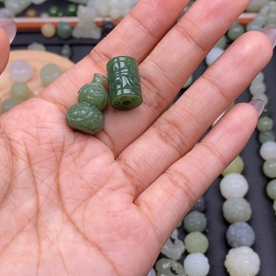 乐***轩颈饰未镶嵌和田玉