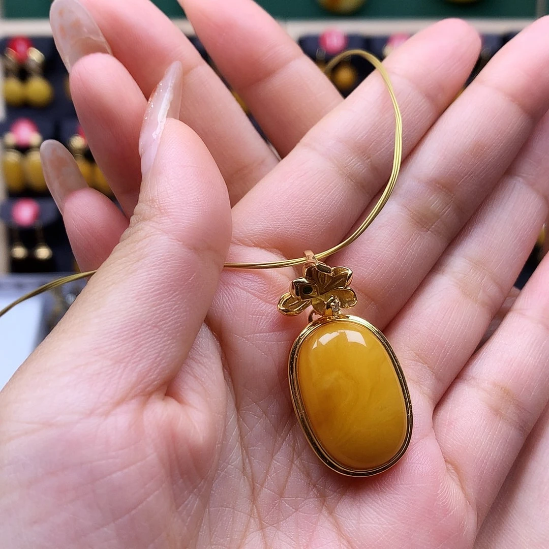 蜜蜡颈饰银S925镶嵌吊坠