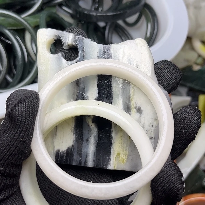 未镶嵌手链和田玉一**烤