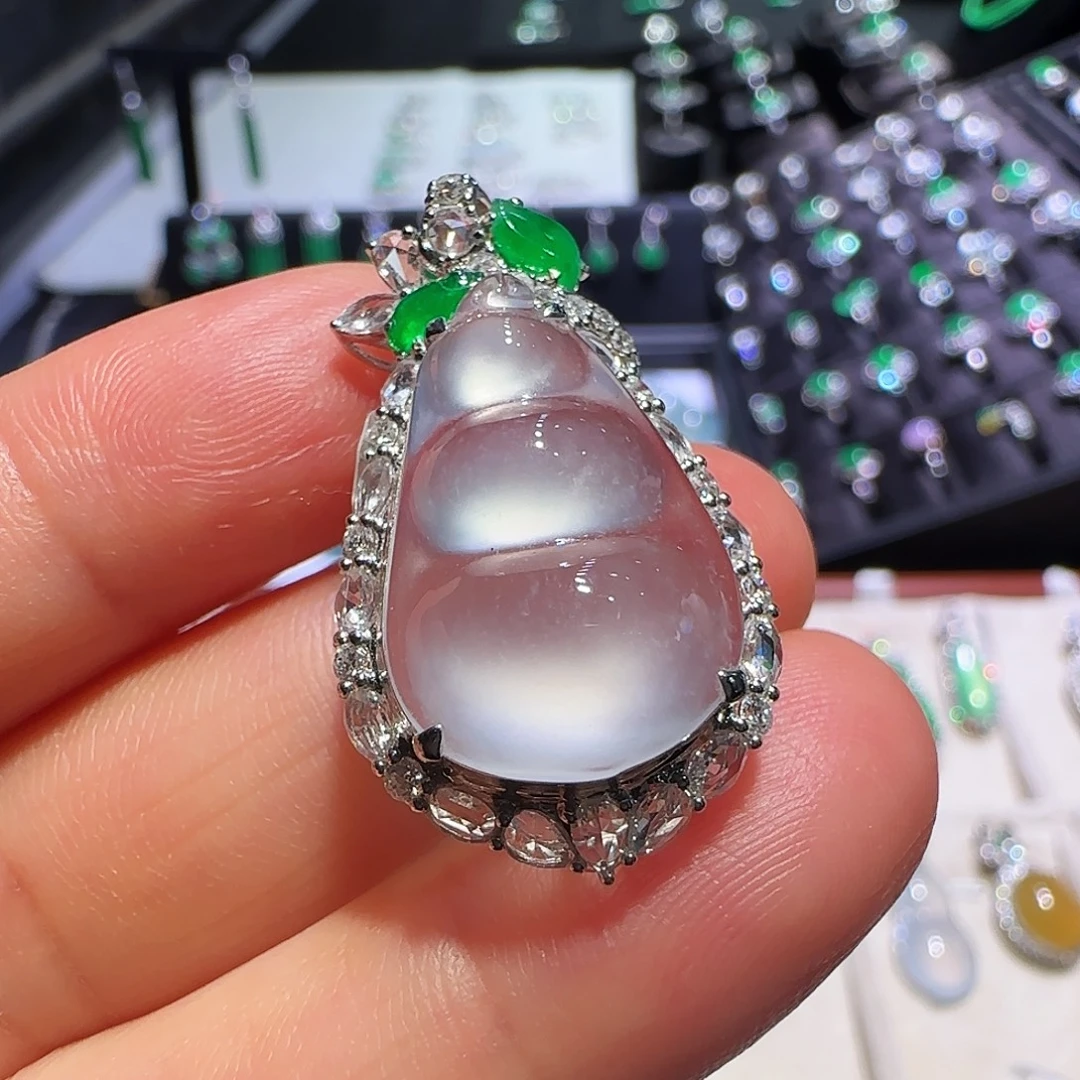 翡翠18K金镶嵌颈饰