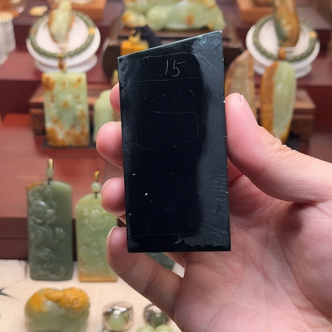 语***、蛇纹石玉合金颈饰