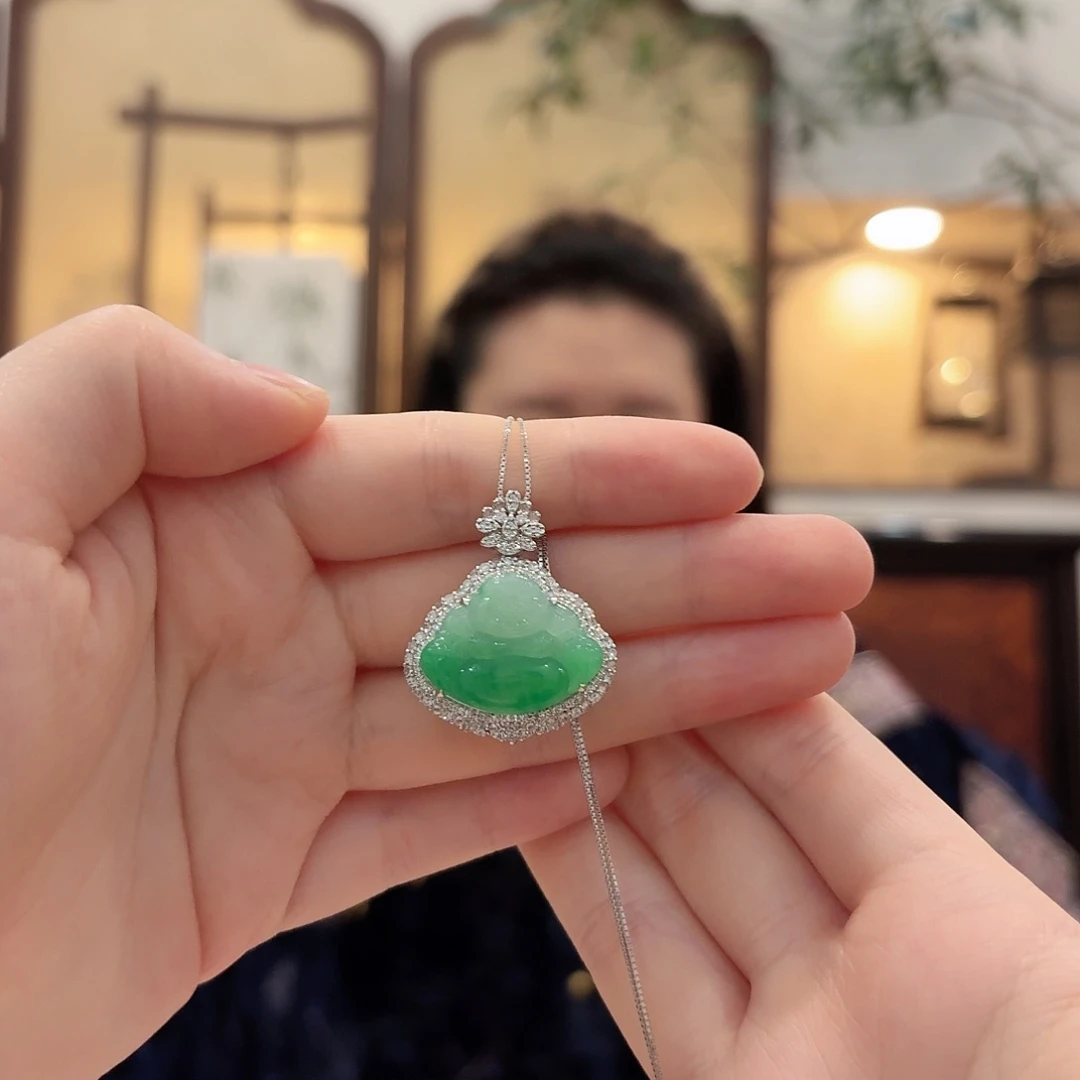 翡翠18K金镶嵌吊坠(赠链)