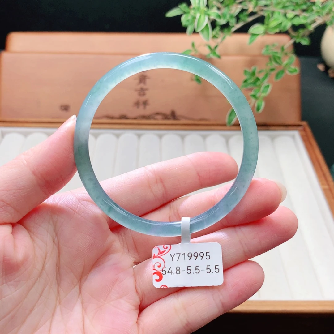 未镶嵌手镯（圆镯）翡翠
