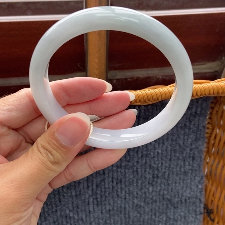 翡翠手镯未镶嵌咖*刘65正圈