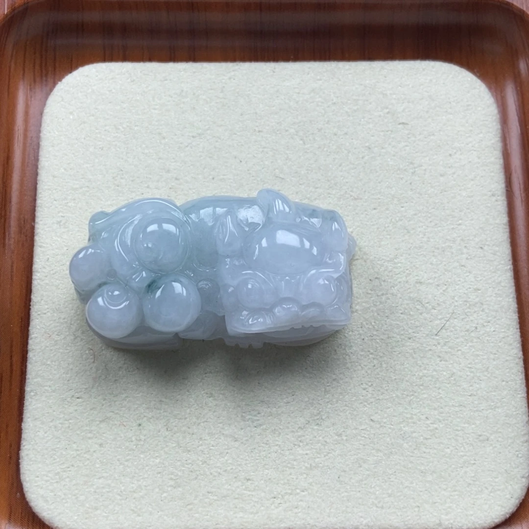孙***万颈饰未镶嵌翡翠如意貔貅