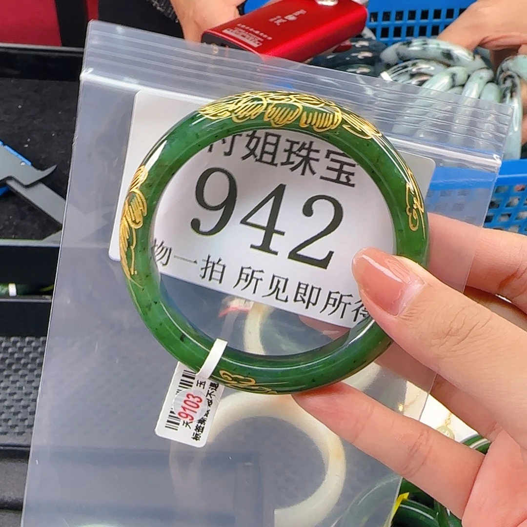 颈饰未镶嵌和田玉手镯63 942