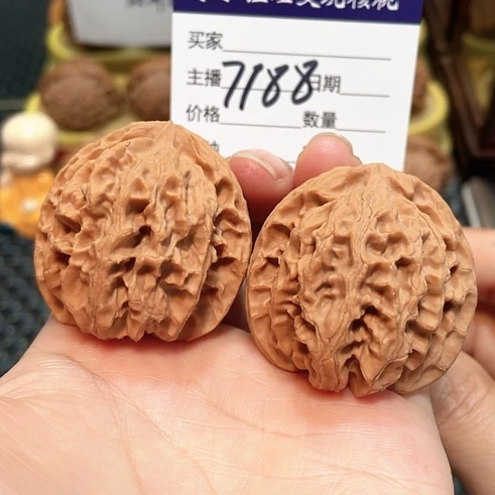 文玩核桃把件40全品苹果园磕尖7188