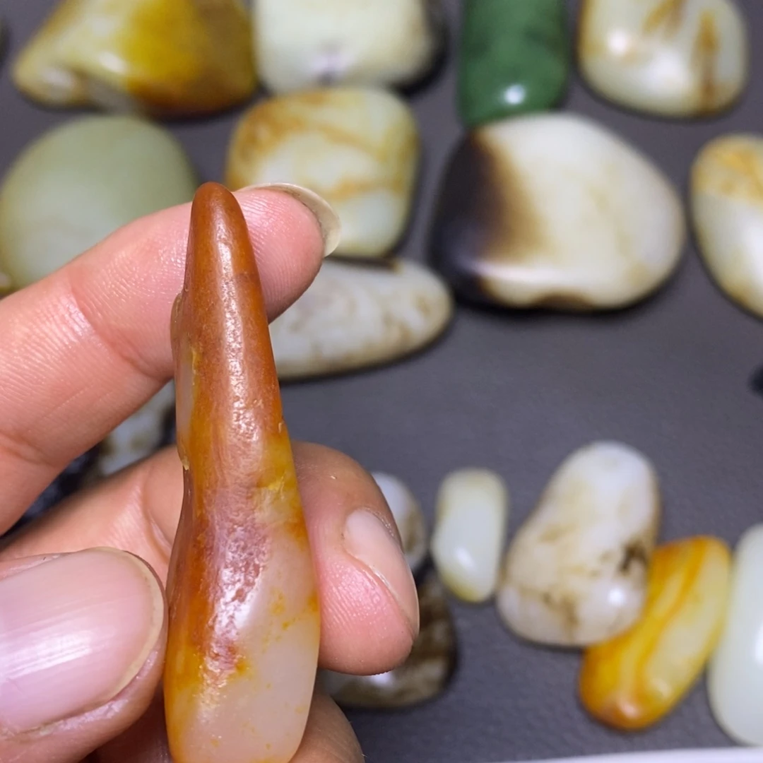 和田玉未镶嵌把件