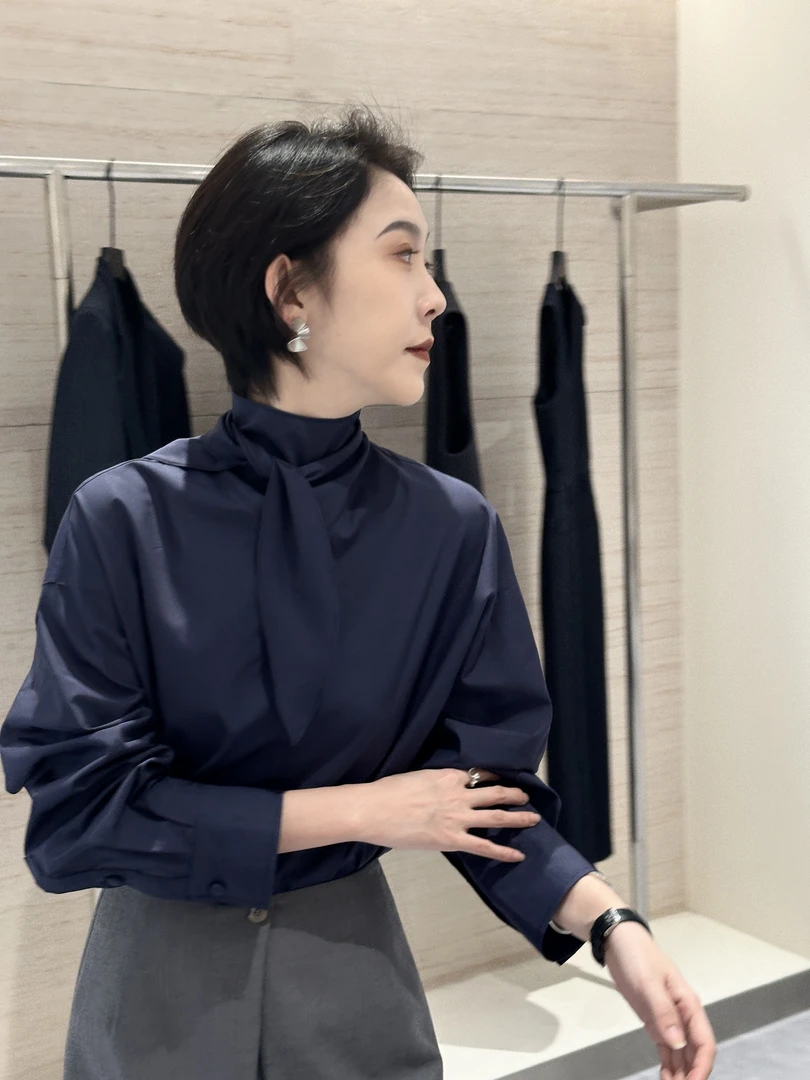 蓝色半高领长袖衬衫早秋轻职场通勤穿搭炸街独特漂亮气质短款上衣