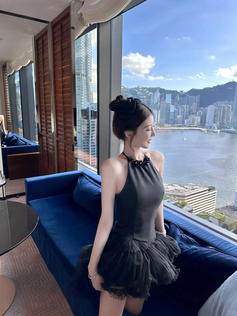 2025新款纯欲设计感挂脖露背收腰网纱芭蕾蓬蓬裙短裙生日连衣裙女