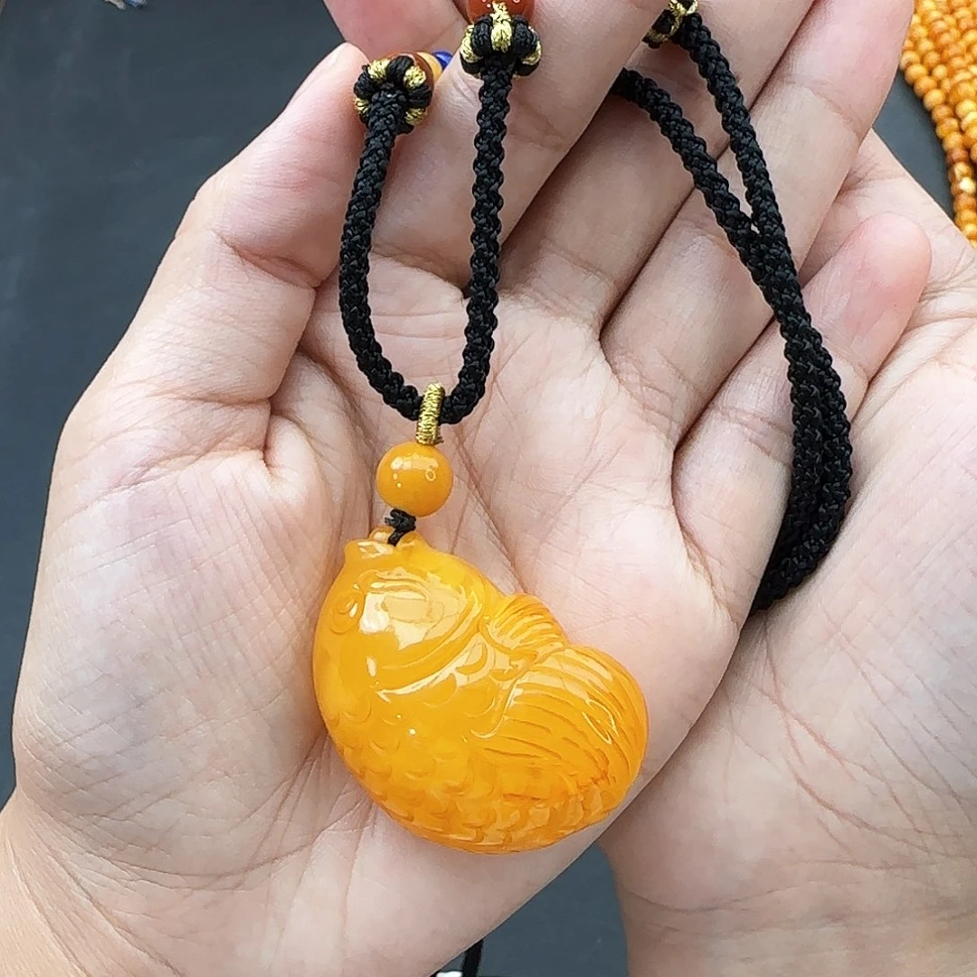 未镶嵌颈饰琥珀吊坠