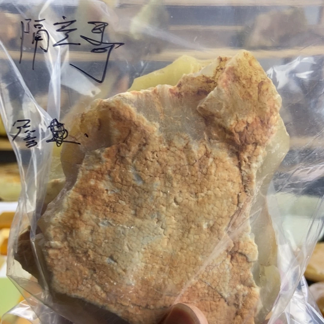 未镶嵌石英质玉（黄龙玉）53*33.5*16.8