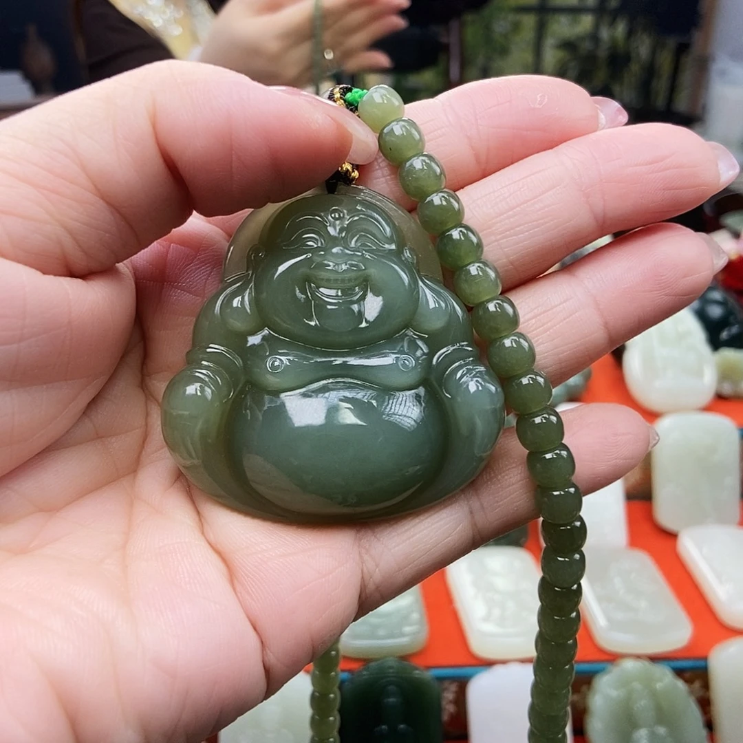 ****萱和田玉未镶嵌颈饰